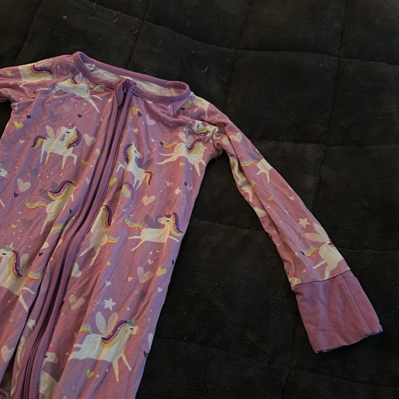 Little sleepies unicorn print zippie size 12-18 months. - Picture 5 of 6